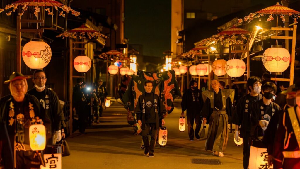 Night Festival of Takayama Matsuri in Gifu - Japan Navi Journey