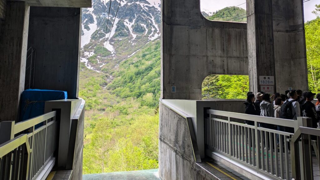 Passengers waiting at the boarding platform for the Tateyama Ropeway - Japan Navi Journey