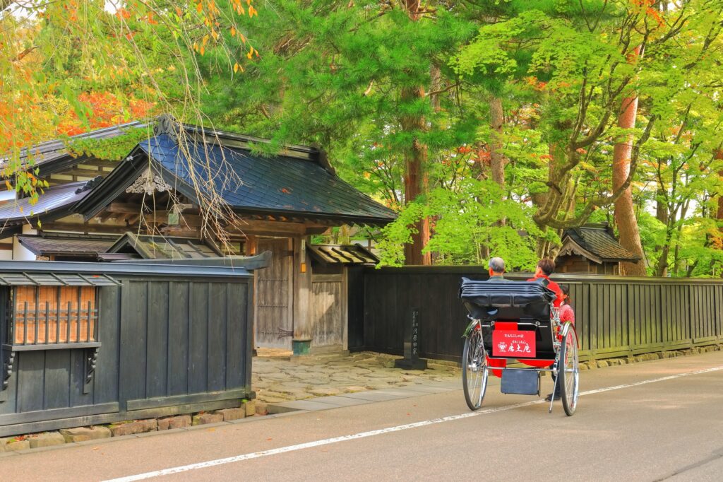 Rickshaw at Kakunodate samurai residence - Japan Navi Journey